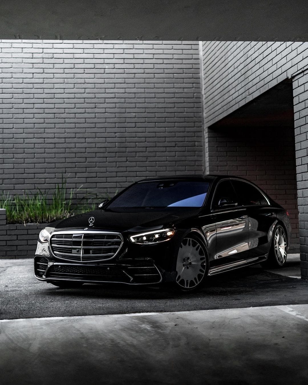 Professional black car service for executive - Krownkey Limo Service North Caroline