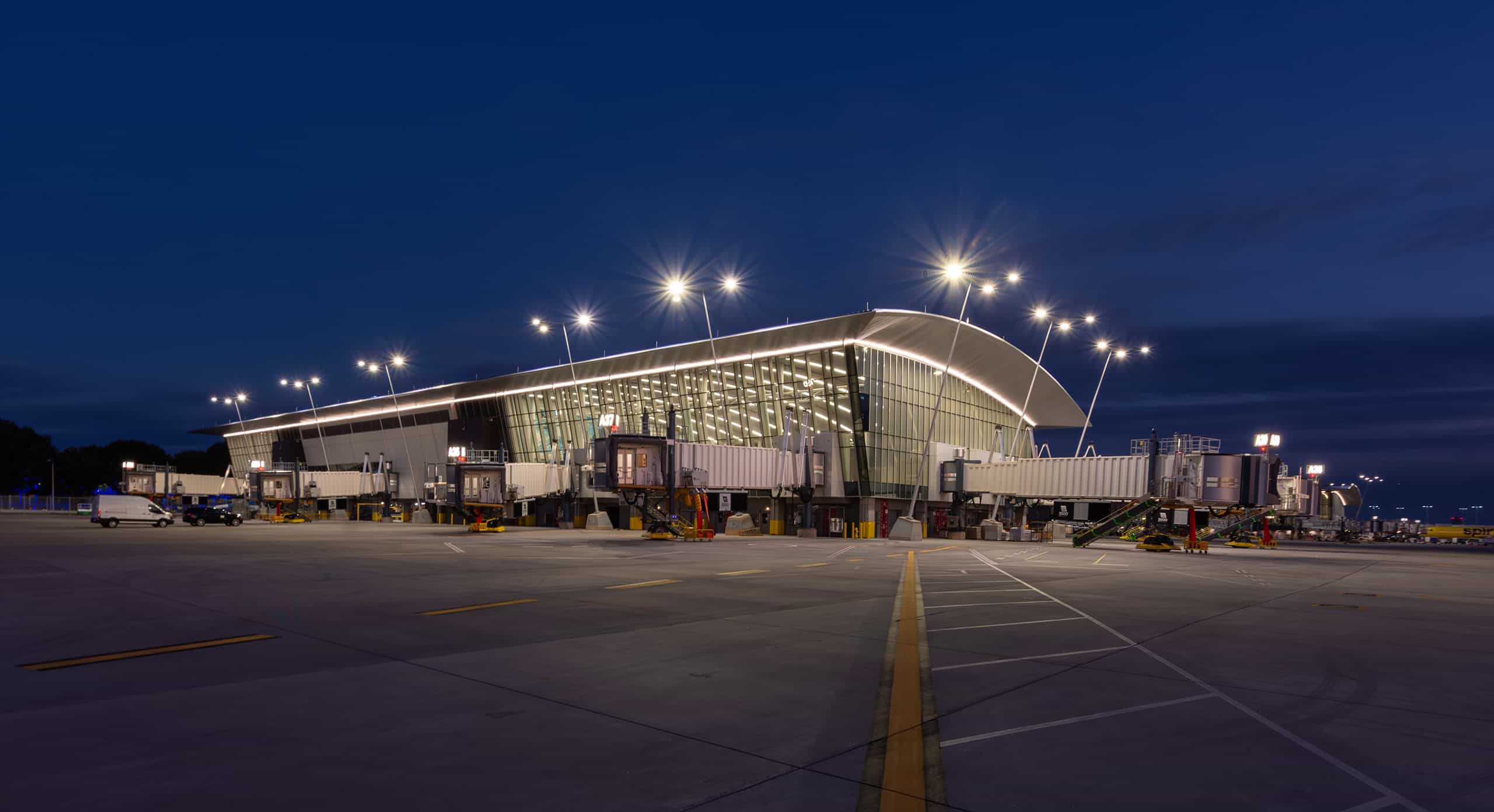 Krownkey Limo Service North Caroline - Charlotte Douglas International Airport