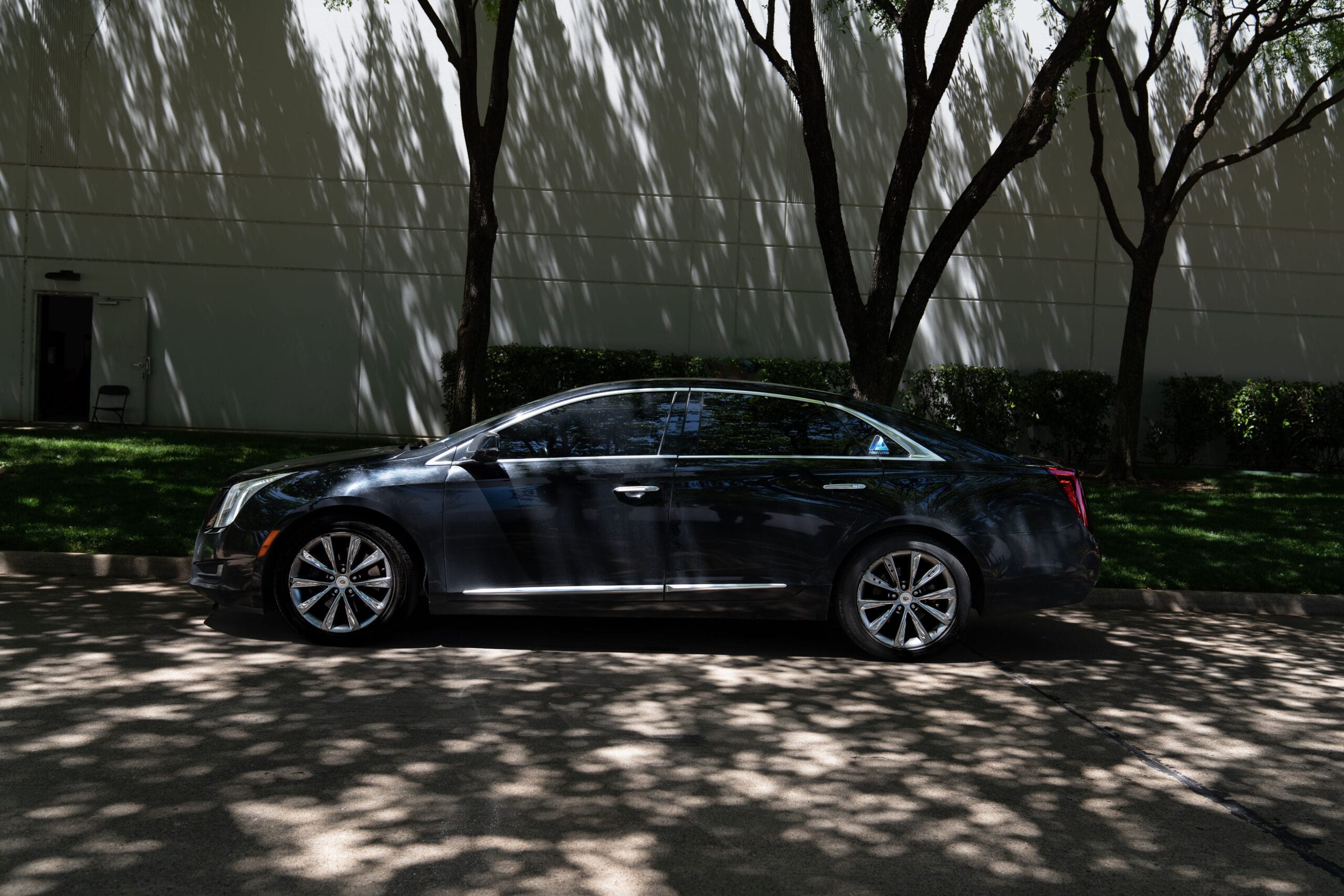 Krownkey Limo Service North Caroline - XTS Sedan for Business Meetings